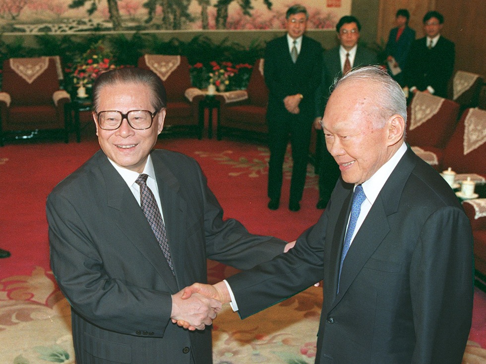 中国国家主席江泽民在中南海会见新加坡内阁资政李光耀