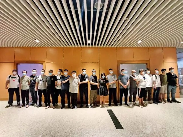 陆某、陈某、邓某等6名电信诈骗犯罪嫌疑人在仰光国际机场由缅甸警方移交给中国警方工作组 ...