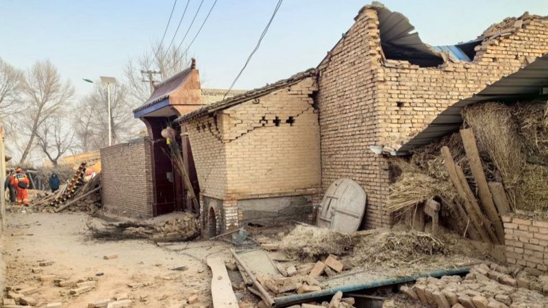 有甘肃网民称当地农村多为自建砖房，抗震能力较弱